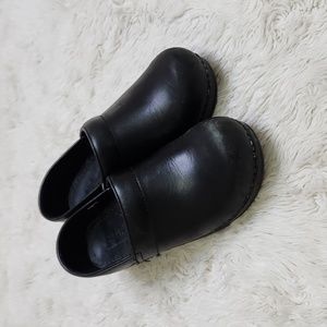 Sanita Black Leather Clogs Nurse Shoes Sz 37